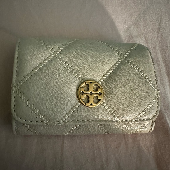 Tory Burch Quilted Leather Wallet in Cream - Picture 2 of 4